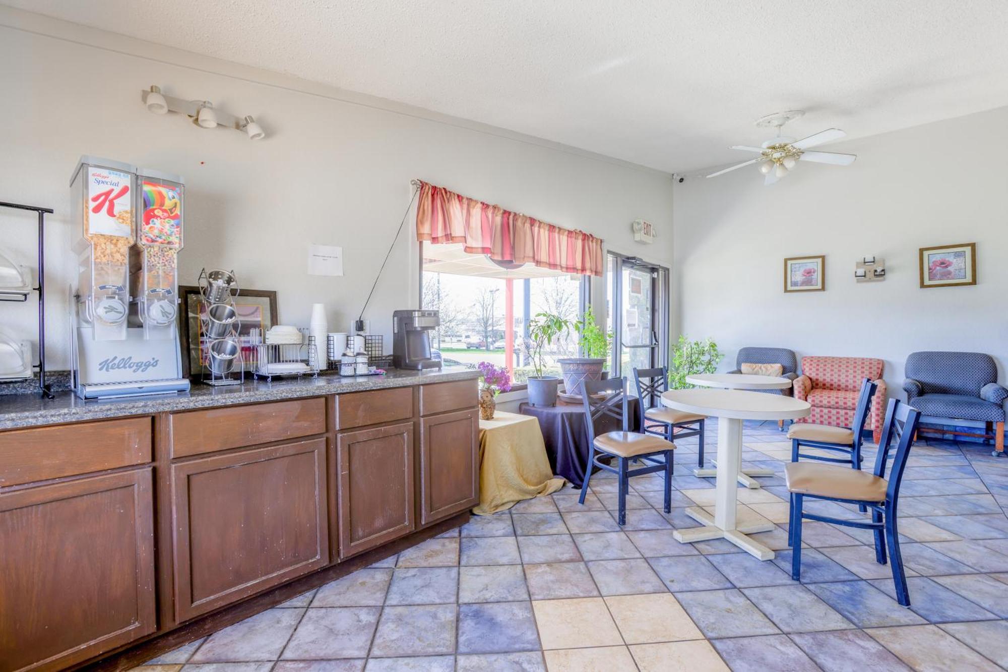 Cozy Garden Inn By Oyo Hwy 40 Richmond Dış mekan fotoğraf